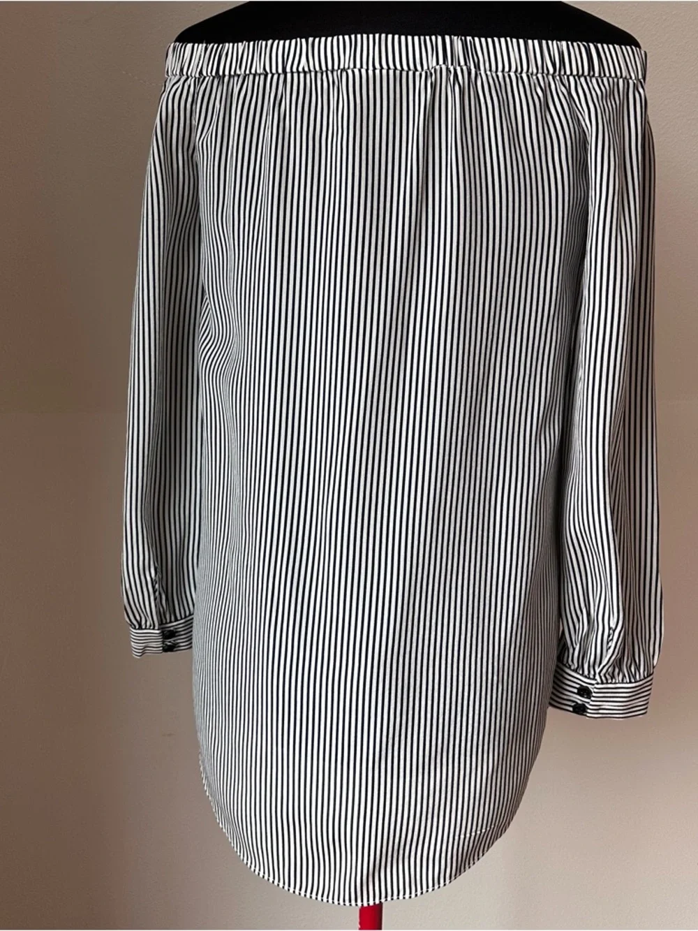Cabi 100% Silk Off Shoulder Striped Blouse XS Black White Tunic Top Lightweight - Picture 4 of 15